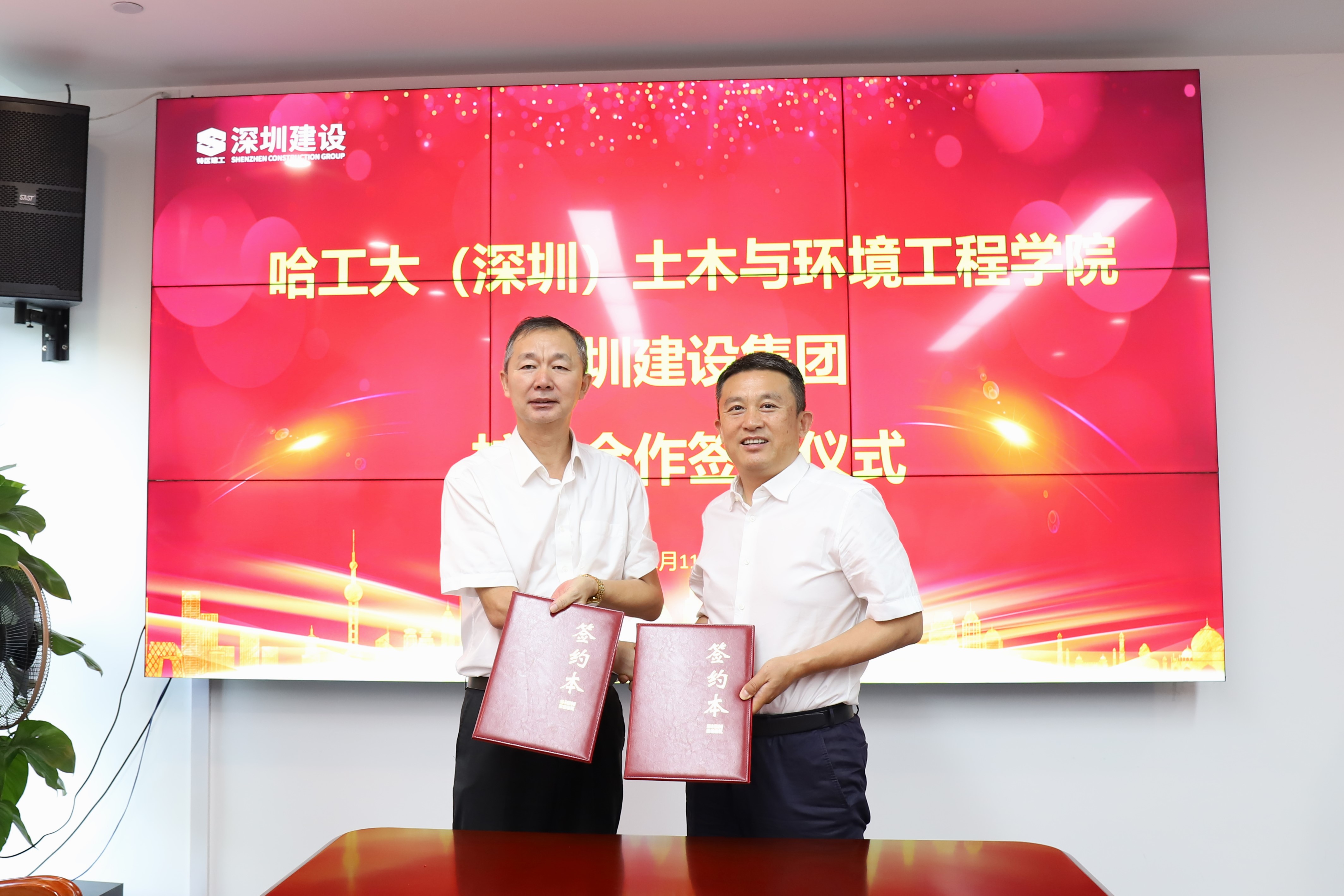 签约2.JPG 签约2.JPG